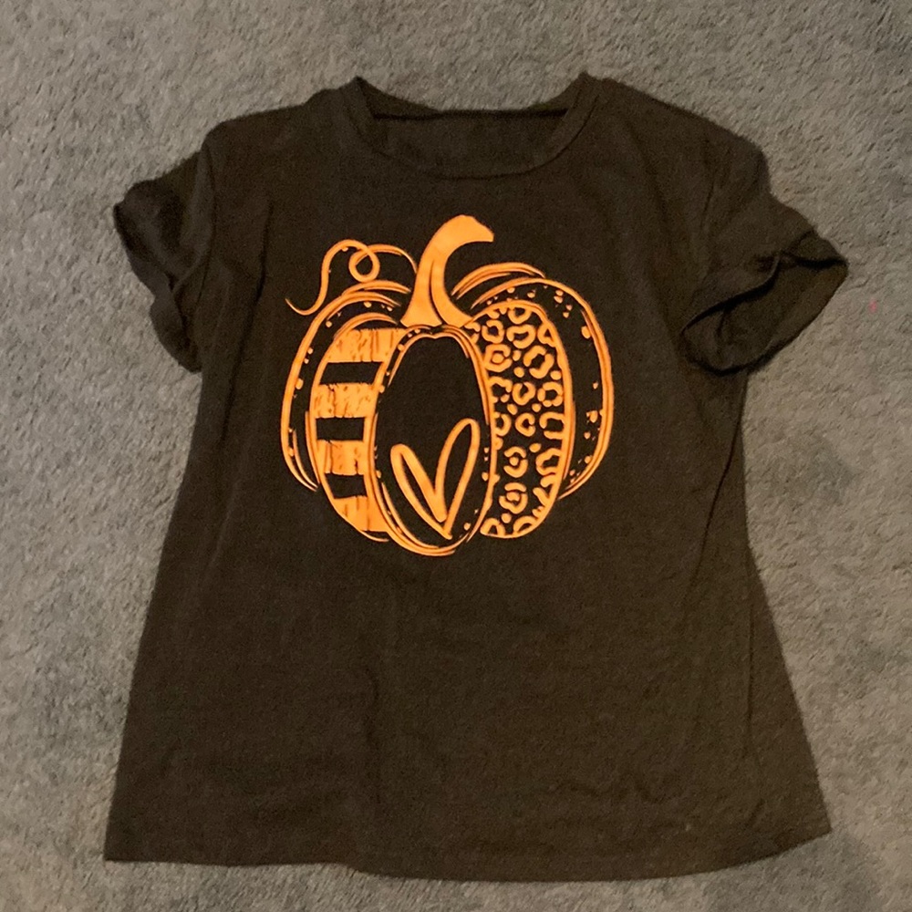 Super cute pumpkin t shirt perfect for fall or Halloween!